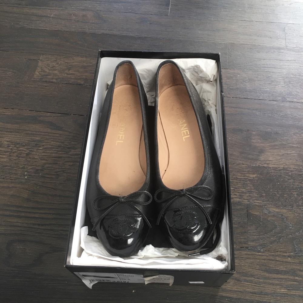 Chanel flats black